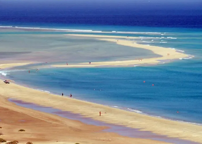 Esquinzo Residenzial شقة